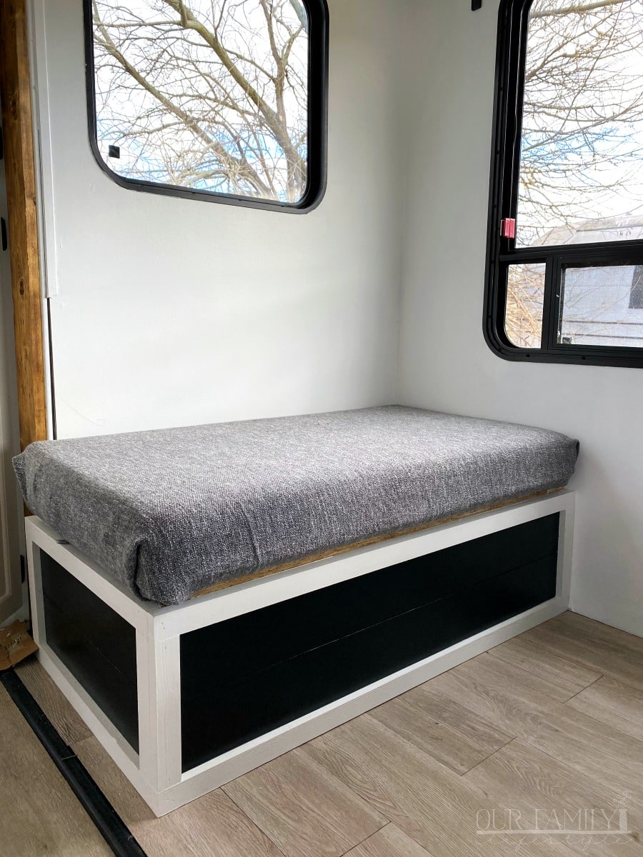 2007 Sunset Creek 298BH dinette bench reno