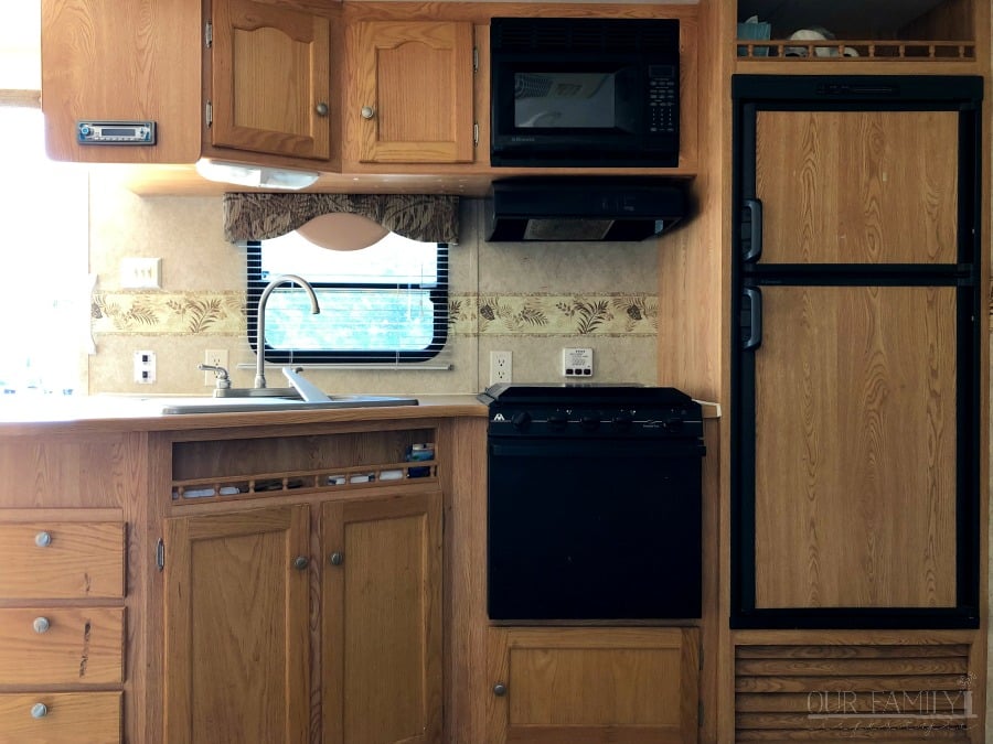 2007 Sunset Creek 298BH kitchen