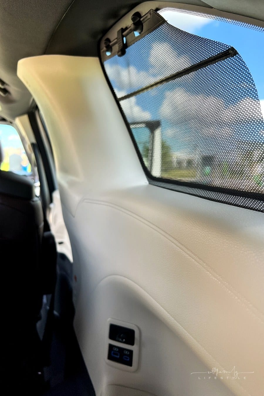 2022 Toyota Sienna Platinum window shades