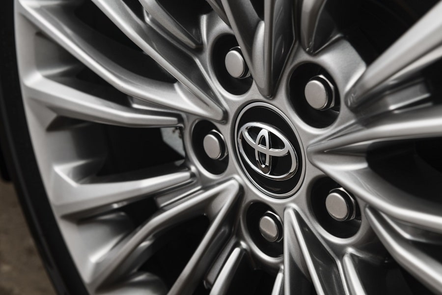 All Wheel Drive Toyota Avalon Limited Hybrid