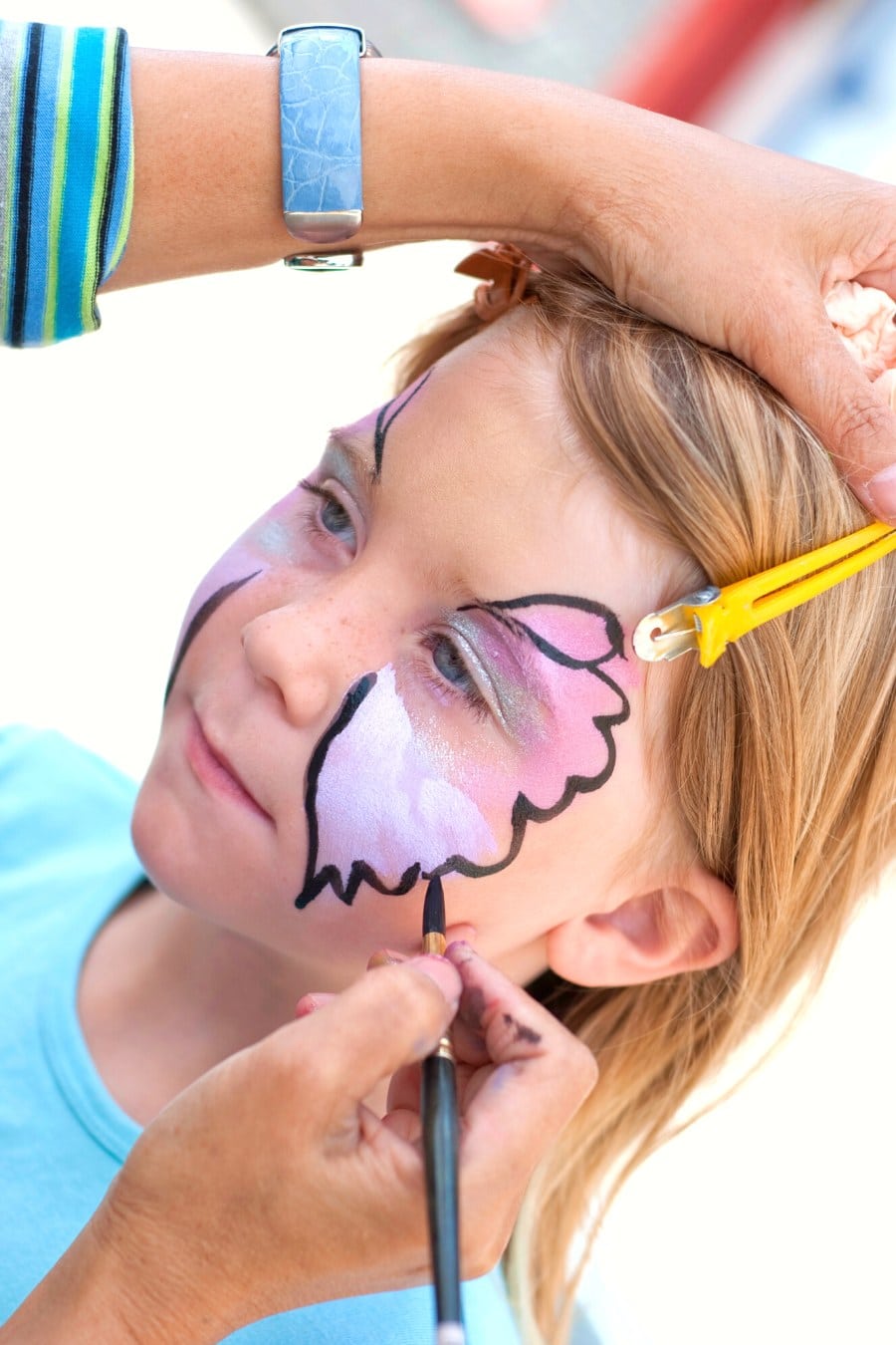 girl getting face painting