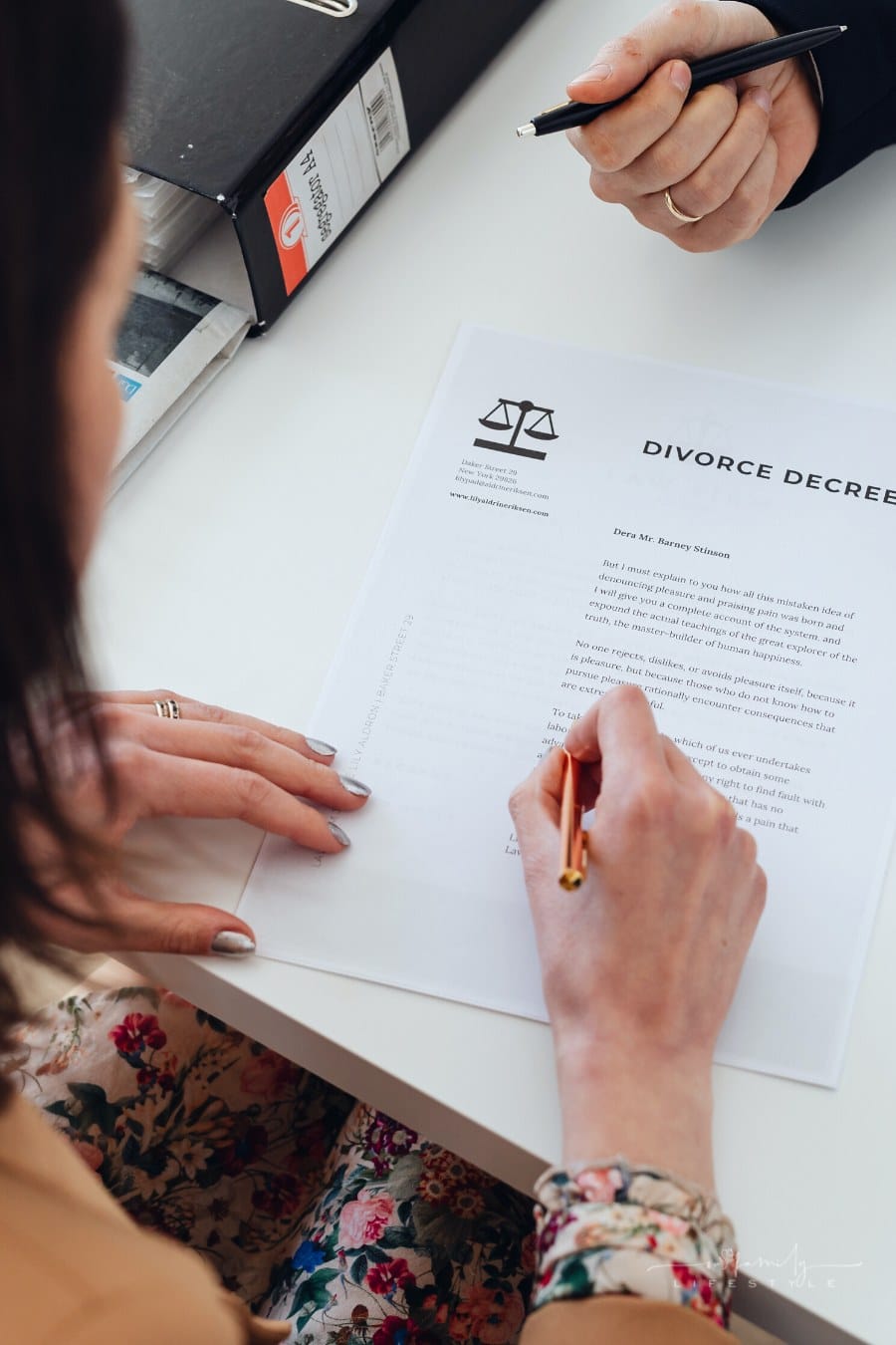 couple with divorce lawyer