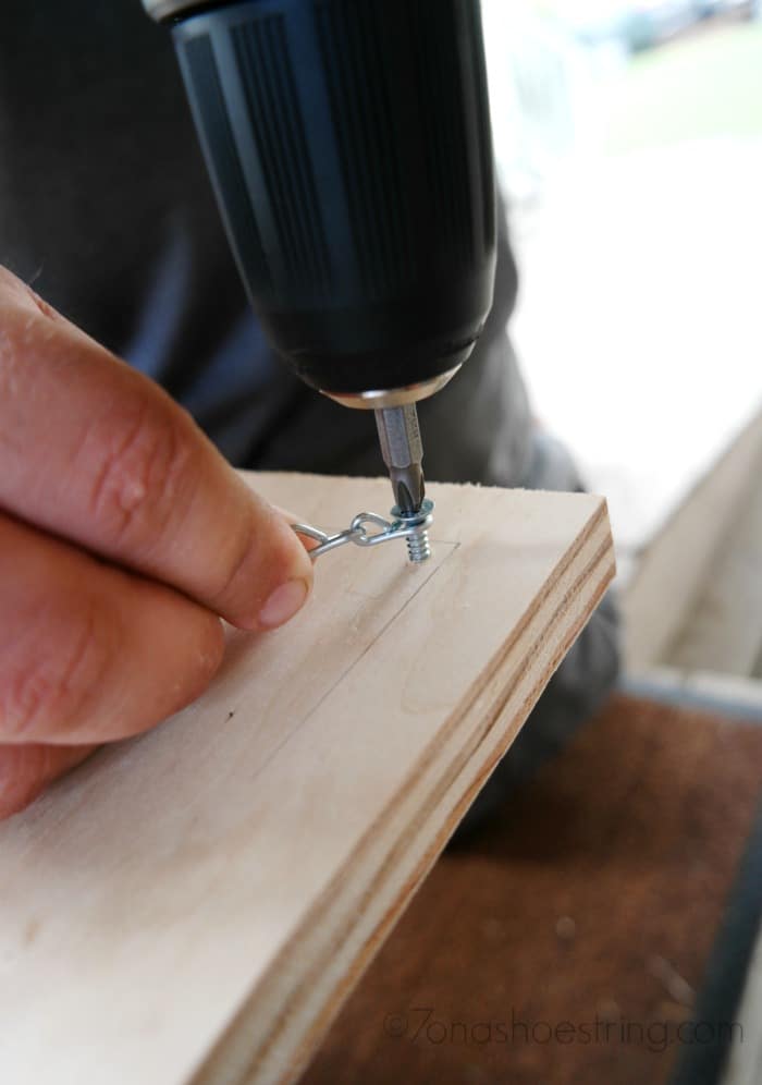 affix jack chain using screws