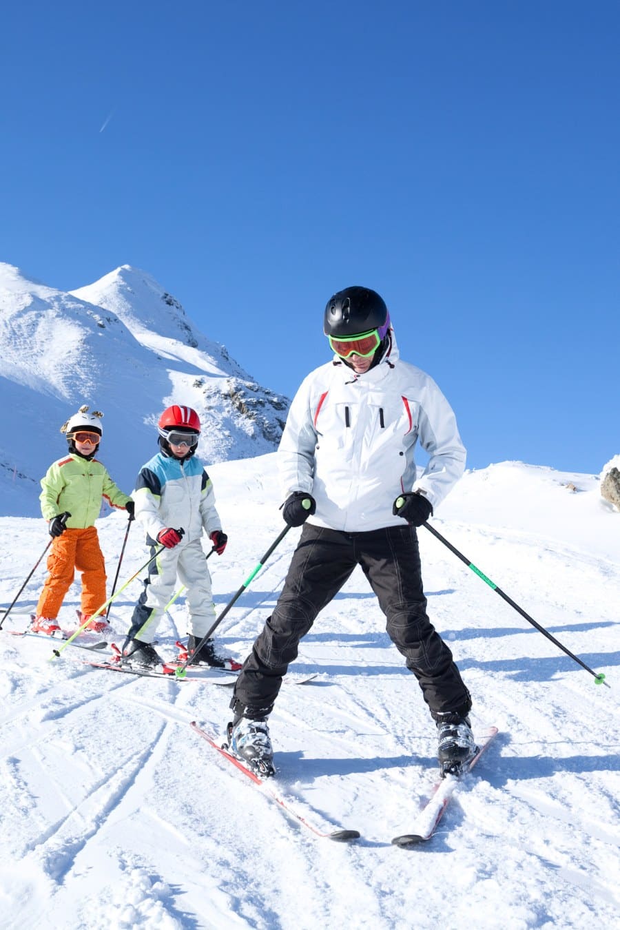 kids doing first ski lessons with an instructor