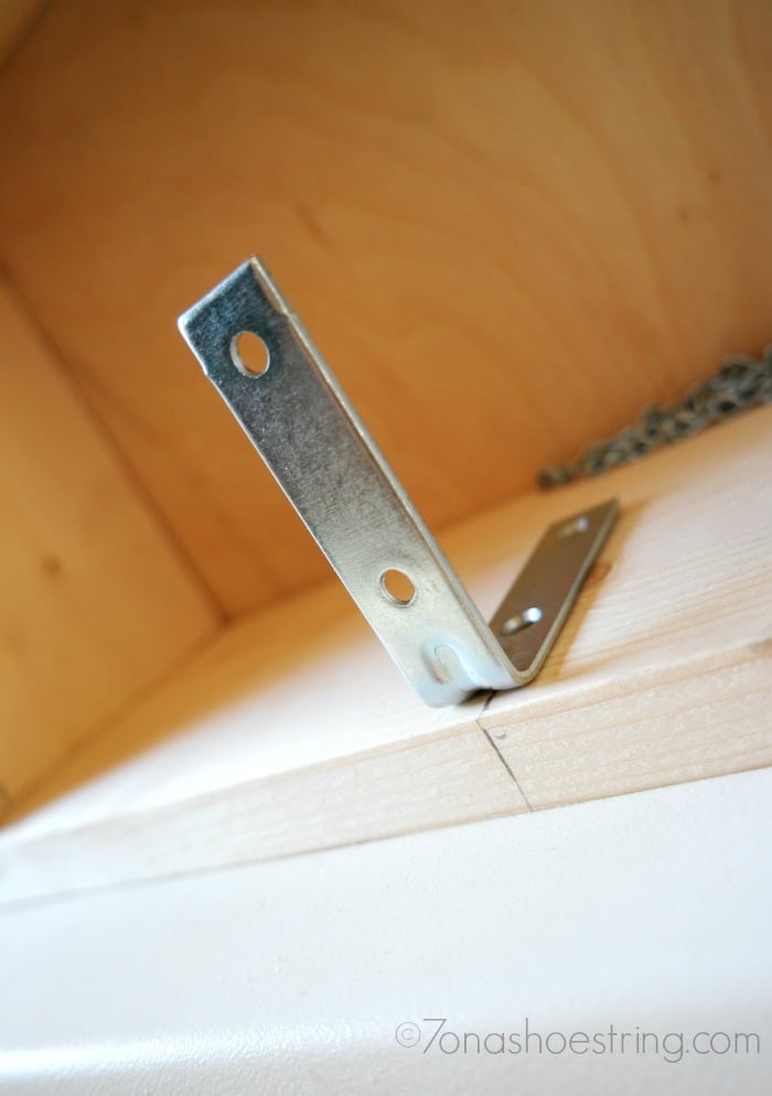 corner braces for hanging outdoor serving station