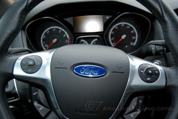 Variable-ratio steering rack