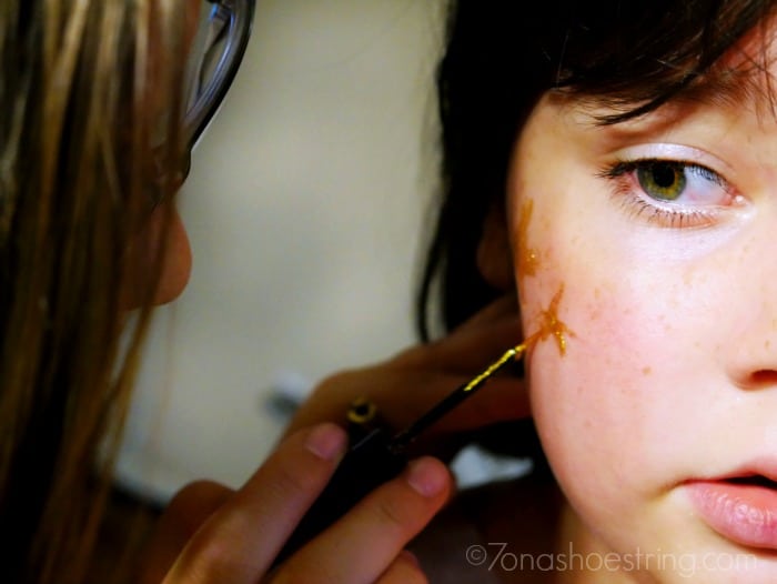 Halloween face paint - stars