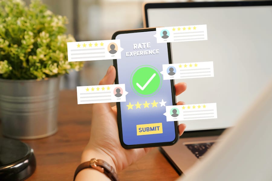 Hand holding smartphone rate your experience and show screen other user comments.