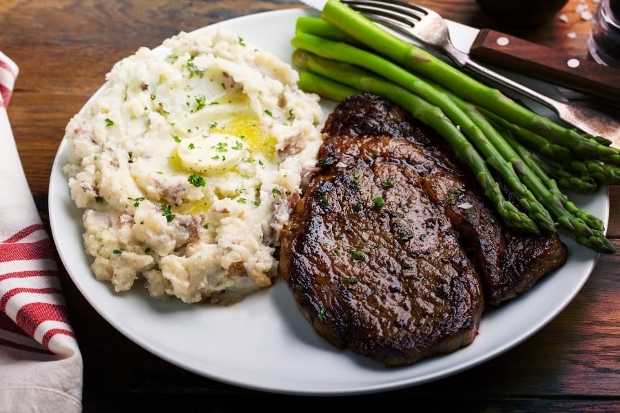 air fryer steak with mashed potatoes and asparagus