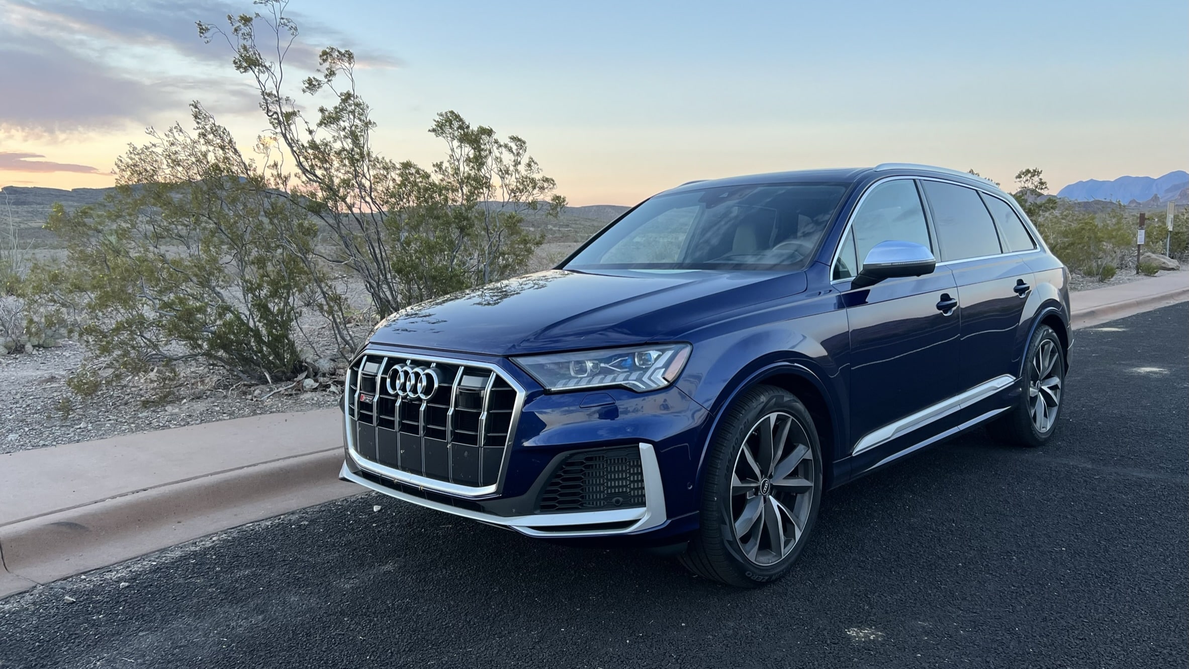 Audi SQ7 Prestige full size suv