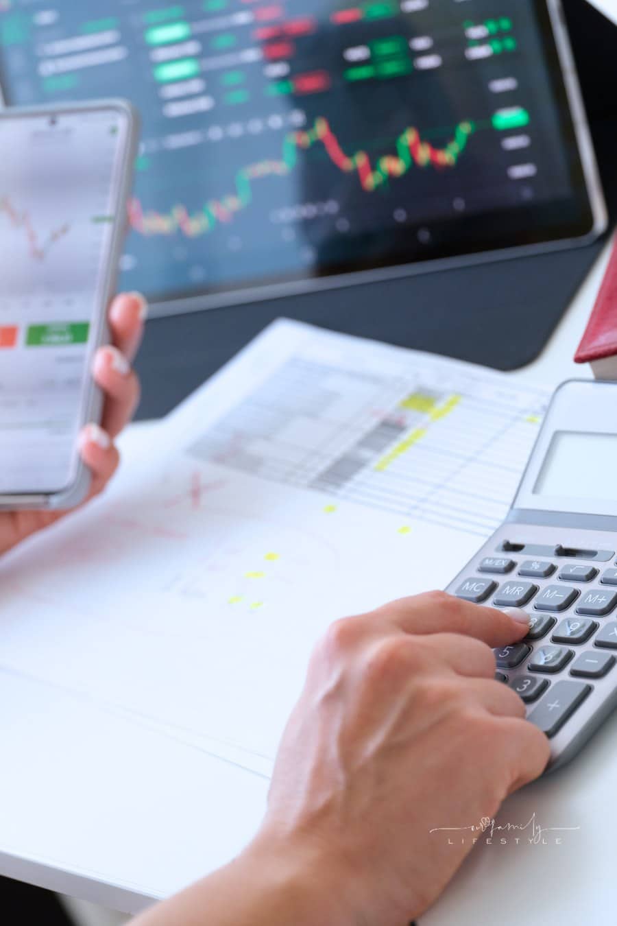 Trader Studies Stock Exchanges to Buy Stocks