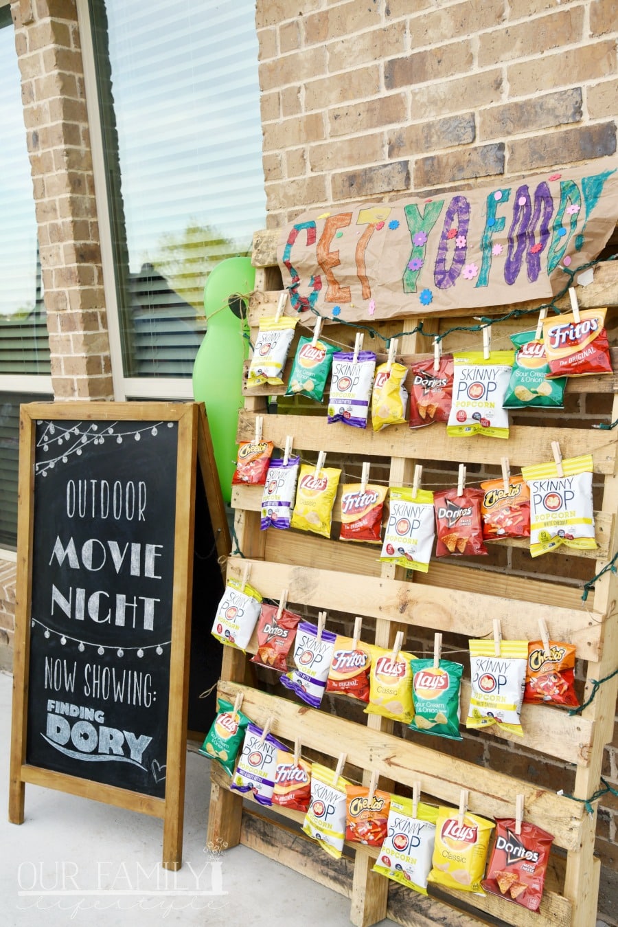 outdoor movie night pallet snacks