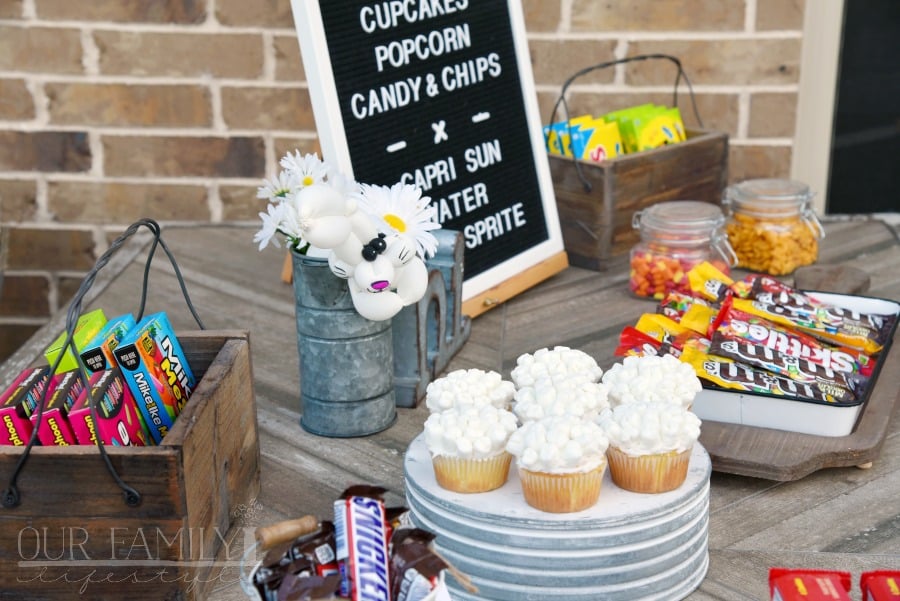 outdoor movie night popcorn cupcakes