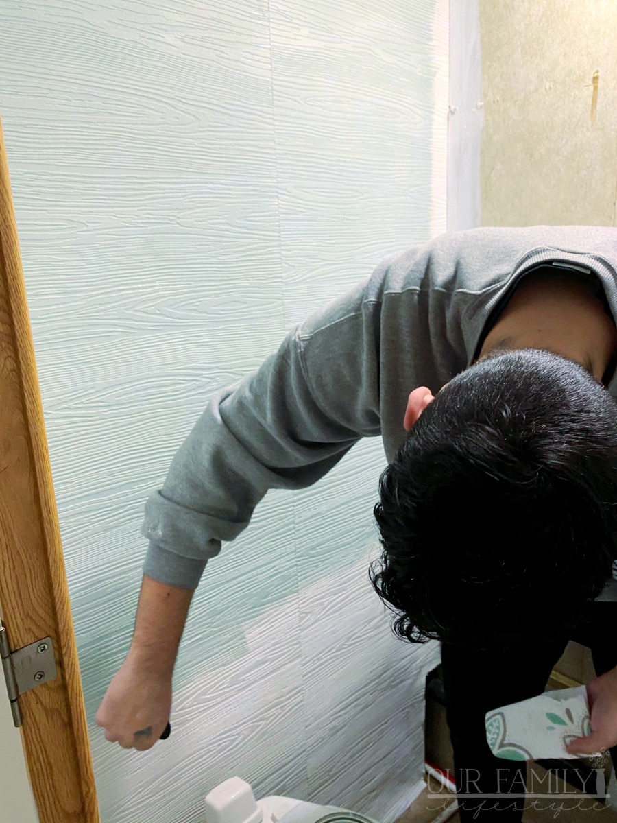 paintable wallpaper in rv bathroom