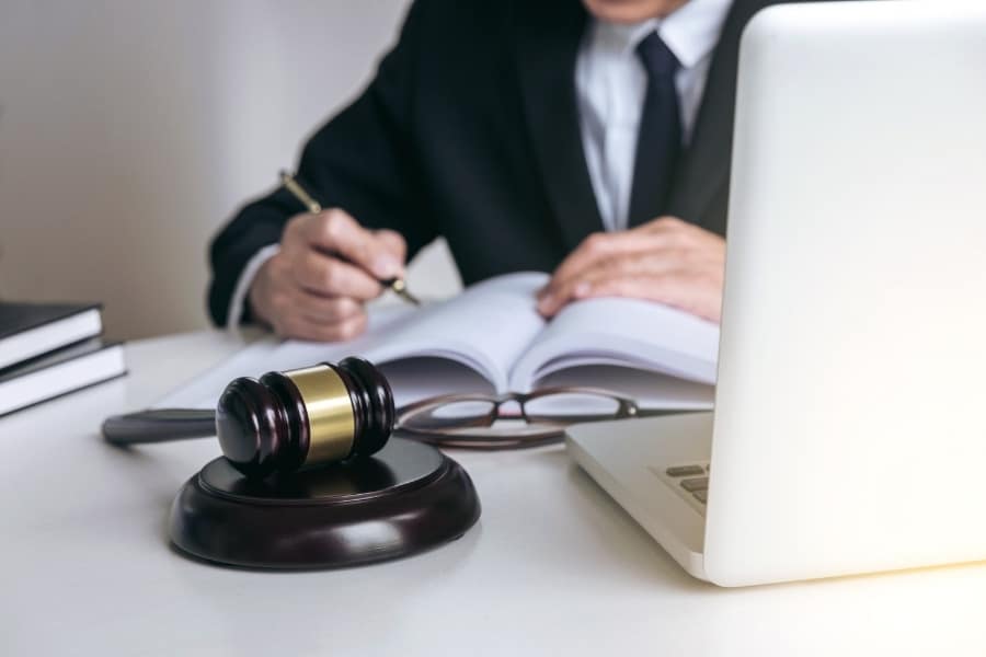 4 Reasons to Get a Lawyer if You Are at Fault for a Car Collision