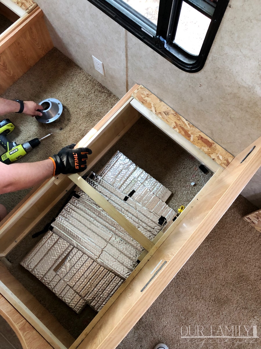 removing rv dinette table