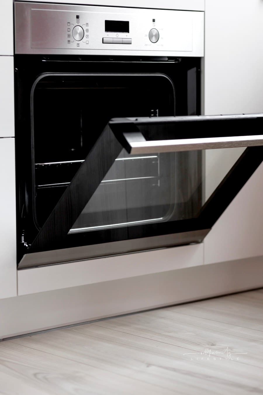 New open electric self-cleaning oven
