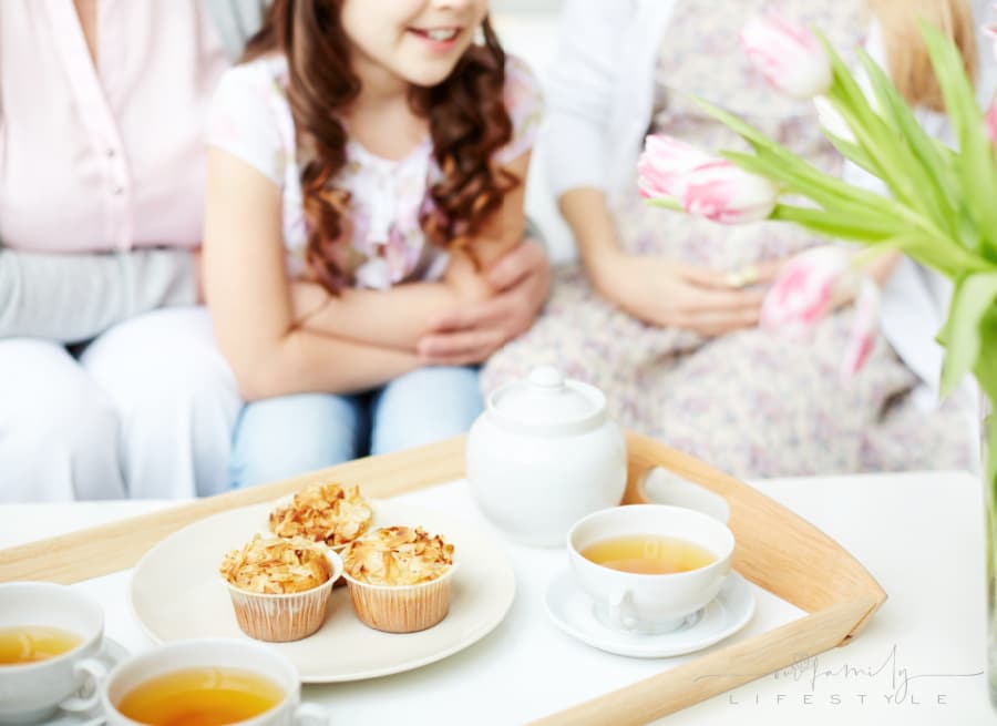 spending time with elderly parents to show attention and love