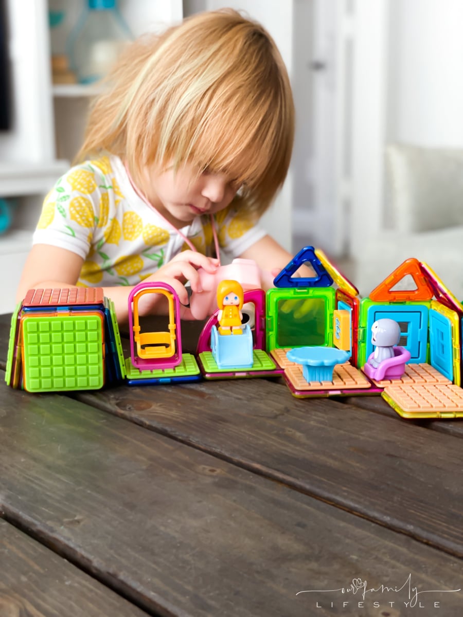 toddler creative play Magformers Backyard Adventure Set