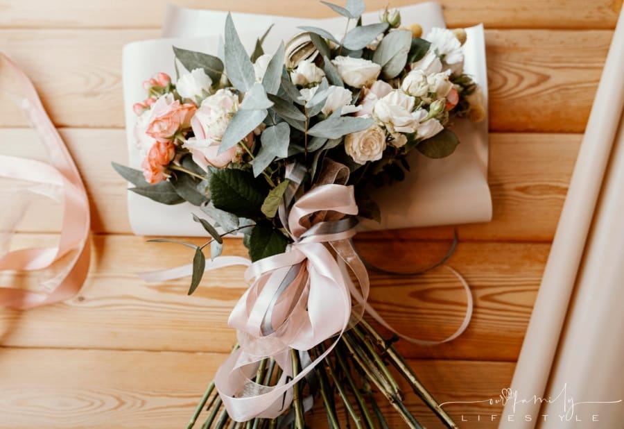 beautiful-pastel-floral-arrangement-on-wooden-table