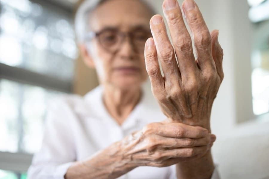 Elderly female patient suffer from numbing pain in hand