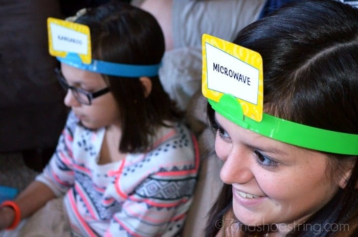 Headbanz Act Up game